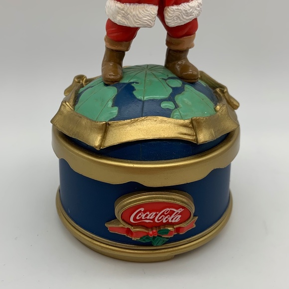 Vintage Coca-Cola Santa Claus Delivering Presents Christmas Spinning Music Box - Picture 3 of 13